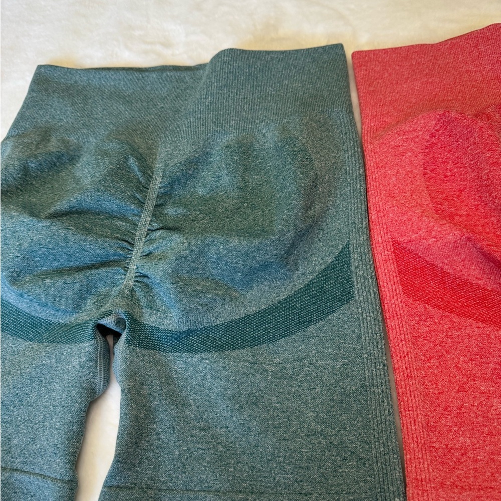 WOMEN’S GLITTERY ACTIVE SHORTS SET – SIZE MEDIUM - Picture 3 of 11
